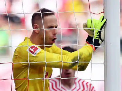 Leipzigs Torh&uuml;ter Peter Gulacsi zeigte eine starke Leistung gegen Dortmund.