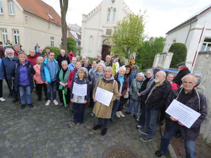 Mit einer Mahnwache an der Synagoge in Oldenburg setzten die Teilnehmenden ein Zeichen.
