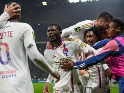 Jubel bei Olympique: Lyon besiegt den Tabellenzweiten AS Monaco.