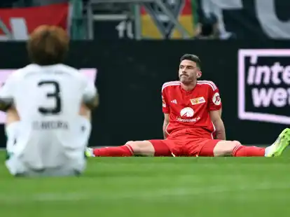 Unions Robin Gosens (r) hatte auch schon mal bessere Laune:&nbsp;Gegen Gladbach reichte es nur f&uuml;r ein 0:0.