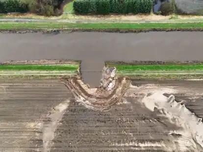 Aus der Luft sind die Auswirkungen des Bruchs der Verwallung auf dem Gebiet der Ortschaft Evenkamp besonders gut nachvollziehbar.