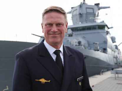 Flottillenadmiral Axel Schulz führt den Verband.