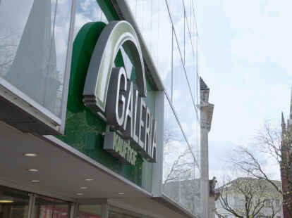 „Galeria“ in Oldenburg galt bereits als gerettet – durch die Signa-Pleite muss erneut um das zentral gelegene, große Warenhaus gekämpft werden.