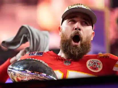 Travis Kelce bleibt zwei weitere Jahre bei den Kansas City Chiefs.