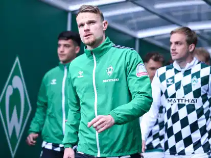 Der für Werder Bremen spielende Christian Groß (vorne, ehemals BVC) gastiert mit seiner Elf am 22. Mai in Garrel.