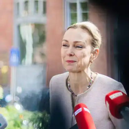 Die Berliner Verkehrssenatorin Manja Schreiner verliert ihren Doktortitel und will nun zurücktreten.
