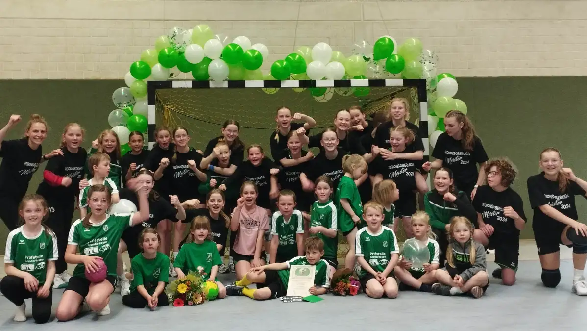 Handball Weibliche DJugend des TV Neerstedt feiert Meisterschaft