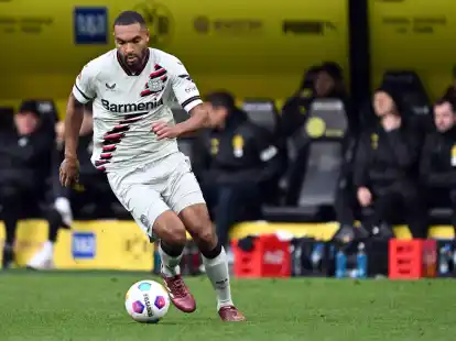 Bayer-Sportchef Simon Rolfes ist optimistisch, dass Jonathan Tah in Leverkusen bleibt.