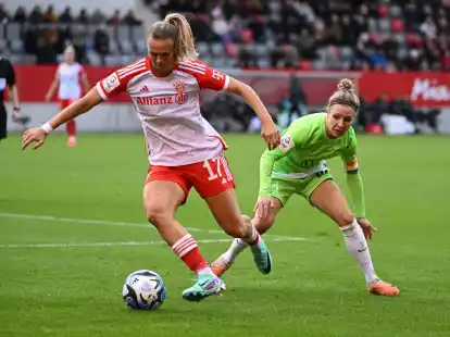 Klara B&uuml;hl (l) will mit dem FC Bayern die Meisterschaft perfekt machen.