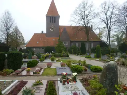 Die Auferstehungskirche: Die erste Beisetzung fand hier Anfang Mai 1874 statt. Daran soll mit einem „Tag des Friedhofs“ erinnert werden.