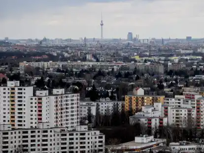 Die Hochhäuser der Gropiusstadt im Süden von Berlin. Die zwischen 1962 bis 1975 errichtete Großwohnsiedlung gilt als sozialer Brennpunkt.
