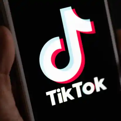 Tiktok erlaubt es Nutzern, ihre Videos mit Songs zu unterlegen und geht dafür Lizenzvereinbarungen mit der Musikbranche ein.