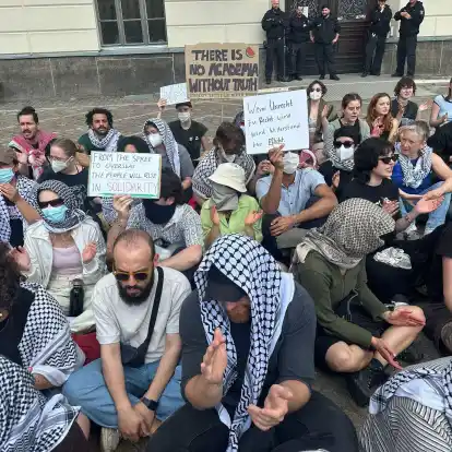 Propalästinensischer Protest auf dem Gelände der Humboldt-Universität Berlin.