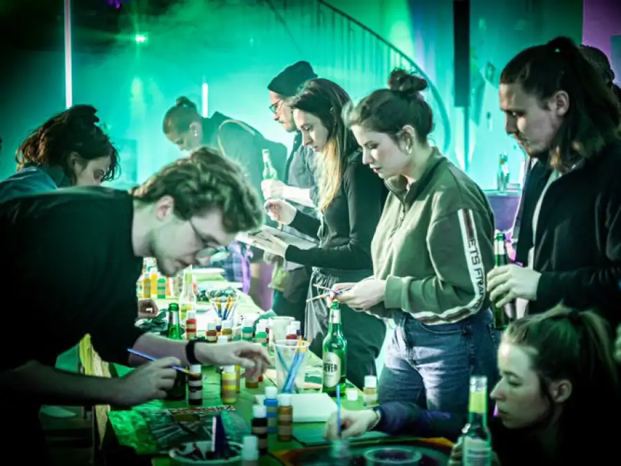 24h-goldankauf - Ihr Edelmetallspezialist In Oldenburg- Leerstands-Nutzung in Oldenburg: Im Pelzwarengeschäft von Carl Willers