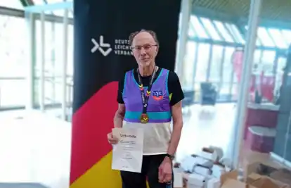 1,18 Meter reichten zum Titel: Bei der Seniorenhallenmeisterschaft der Leichtathletik in Dortmund ist Enno Borchers im Hochsprung Deutscher Meister geworden. BILD: Privat