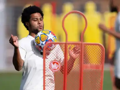 Serge Gnabry steht in der Startelf des FC Bayern.