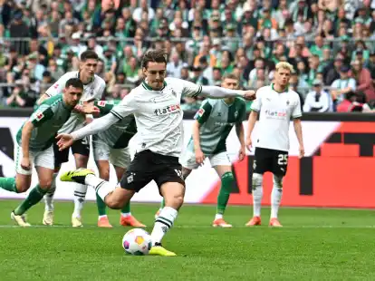 Gladbachs Florian Neuhaus traf per Elfmeter zum 2:2 in Bremen.