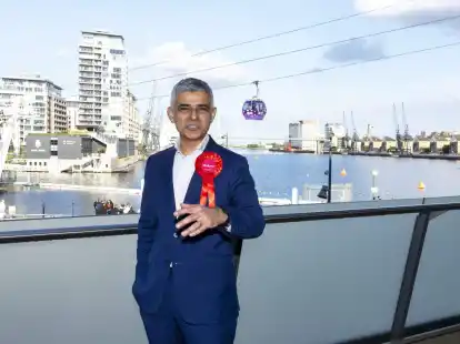 Der Labour-Politiker Sadiq Khan wird in der City Hall in London zum Bürgermeister von London wiedergewählt.