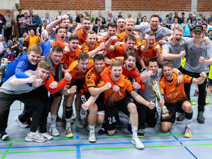Mit dem Heimsieg gegen den Elsflether TB haben die Handballer der HSG Grüppenbühren/Bookholzberg die Meisterschaft in der Verbandsliga perfekt gemacht.