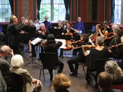 Zu Gast im Alten Gymnasium Oldenburg: das Kammerorchester mit 17 Musikerinnen und Musikern.