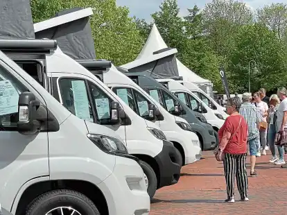 Das Interesse am Caravan-Salon in Sande war gro&szlig;. In rund 80 Modelle konnten die Besucher direkt einsteigen.