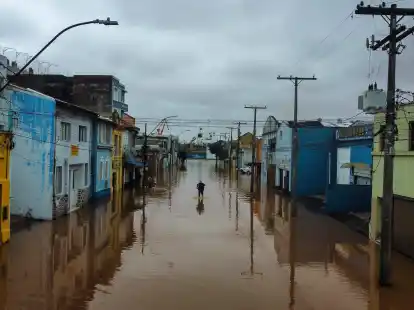 Tagelanger Regen hat die Gegend um Porto Alegre überflutet.
