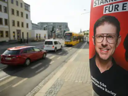 Ein Wahlplakat des sächsischen SPD-Spitzenkandidaten zur Europawahl, Matthias Ecke hängt an der Schandauer Straße im Stadtteil Striesen in Dresden an einem Laternenmast.