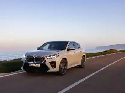 Das SUV-Coup&eacute; von BMW f&auml;hrt als iX2 auch rein elektrisch vor.