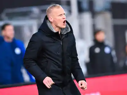 Schalkes Trainer Karel Geraerts deutet seinen Verbleib an.