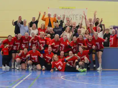 Die Handballerinnen des TV Cloppenburg feierten im Bremer Stadtteil Findorff mit ihren Fans einen Auswärtssieg und die schon vorher gesicherte Meisterschaft.