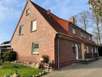 Am 22. Januar wurde in diesem Mehrparteienhaus in Hage der Leichnam einer Frau gefunden.