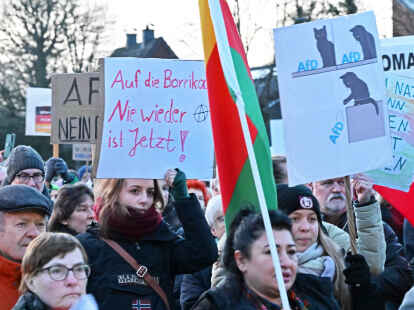 Am 7. Februar haben in Schortens rund 1000 Menschen gegen die AfD demonstriert. Nun kommt die AfD erneut ins Bürgerhaus.