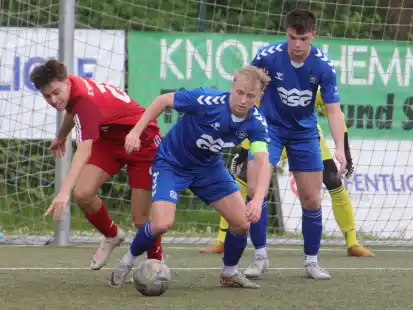 Die U19 des VfB um Kapitän Ben Ostermann (vorn) kam dem Klassenerhalt einen Schritt näher. Die U15 steht dagegen als sportlicher Absteiger aus der Regionalliga fest – und verhindert damit auch einen Aufstieg einer anderen Mannschaft.