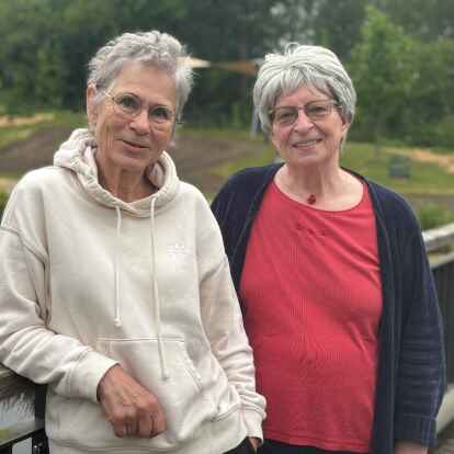 Rita Giese (links) und Christa Hewelt warnen vor einer vereinsamten Gesellschaft.