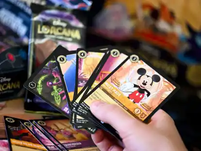 &laquo;Disney Lorcana&raquo; ist f&uuml;r mindestens zwei Spieler ab 8 Jahren konzipiert, die sich dann f&uuml;r bestimmte Charaktere entscheiden.