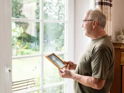 Statt nach dem Verlust der Partnerin &uuml;ber die Trauer zu sprechen, wollen M&auml;nner h&auml;ufig einfach nur weiter funktionieren.