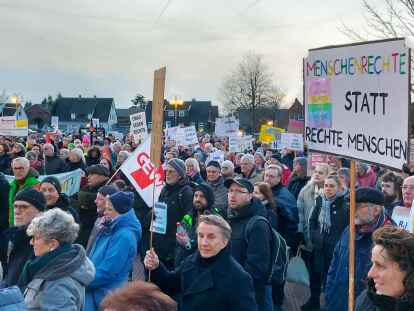 Am 7. Februar haben insgesamt rund 1000 Menschen vor dem Bürgerhaus Schortens gegen die AfD demonstriert.  Für den 11. Mai organisieren Fridays for Future Wilhelmshaven und die Jusos Friesland eine Kundgebung gegen Rechts.