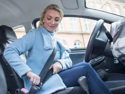 Der Sicherheitsgurt geh&ouml;rt zu den wichtigsten Ma&szlig;nahmen, um sich als Autofahrer im Stra&szlig;enverkehr bei Unf&auml;llen zu sch&uuml;tzen.