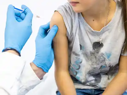 Fr&uuml;hzeitig handeln: M&auml;dchen sollten in jungen Jahren gegen HP-Viren geimpft werden.