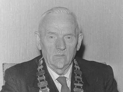 Der ehemalige Wilhelmshavener Oberbürgermeister Reinhard Nieter soll posthum die Ehrenbürgerschaft erhalten.