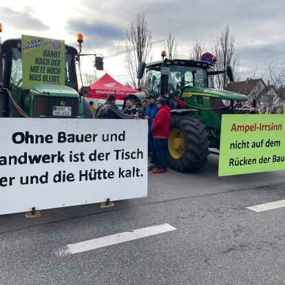 Landwirte protestieren am Rande einer Veranstaltung der Grünen. Die Ampel zieht viel Kritik auf sich.