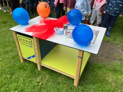 Kindergarten Hohenkirchen: Volksbank Jever übergibt Verlosungsgewinn