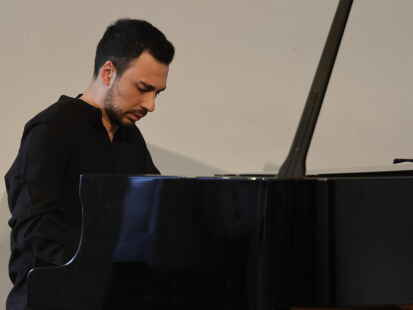 Spielte im Kulturzentrum PFL:  Pianist Faraz Forouzandeh
