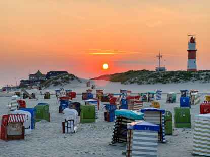 Strandromantik mit Strandzelten und Strandkörben auf Borkum. Jetzt droht auf der Insel massiver Streit um die Vermietungen.