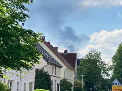 Die Rauchsäule ist auch in Oldenburg sichtbar.