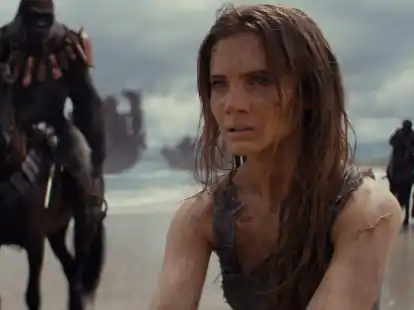 Freya Allan als Nova in einer Szene des Films «Planet der Affen: New Kingdom».