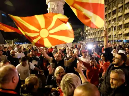 In den Straßen der Hauptstadt Skopje feierten die Anhänger der Opposition bis tief in die Nacht.