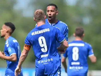 Werden an diesem Freitag verabschiedet: Max Wegner (vorn) und Marcel Appiah, hier während der erfolgreichen Drittliga-Aufstiegsrelegation gegen BFC Dynamo.