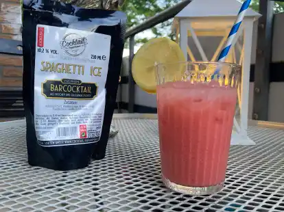 Das beliebte Spaghetti-Eis hat den Schweiburger Tim Gollenstede zu einer Cocktail-Kreation inspiriert, die er im Onlineshop seines &bdquo;Cocktail Department&ldquo; anbietet. Bild: Florian Fabozzi