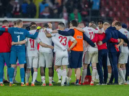 Steigt K&ouml;ln in die 2. Liga ab? Am 33. Spieltag k&ouml;nnte die Entscheidung fallen.